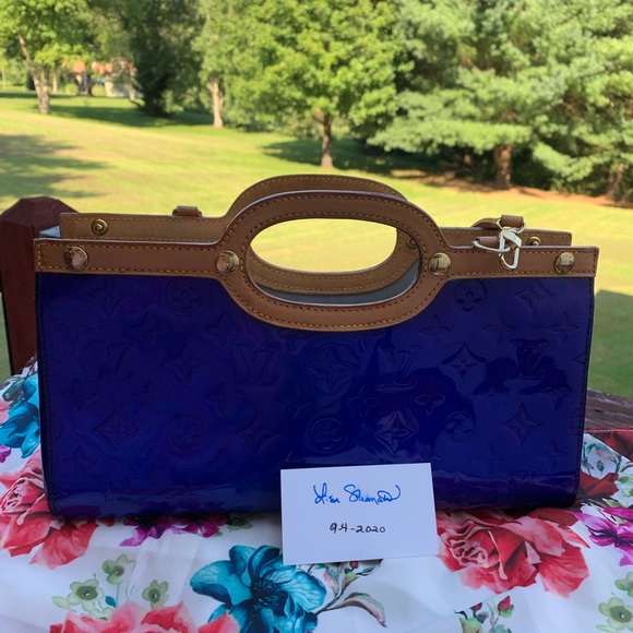 ******SOLD****AUTHENTIC LV Monogram Vernis Roxbury - Picture 3 of 12